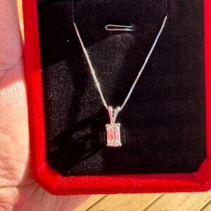 Platinum natural diamond necklace
